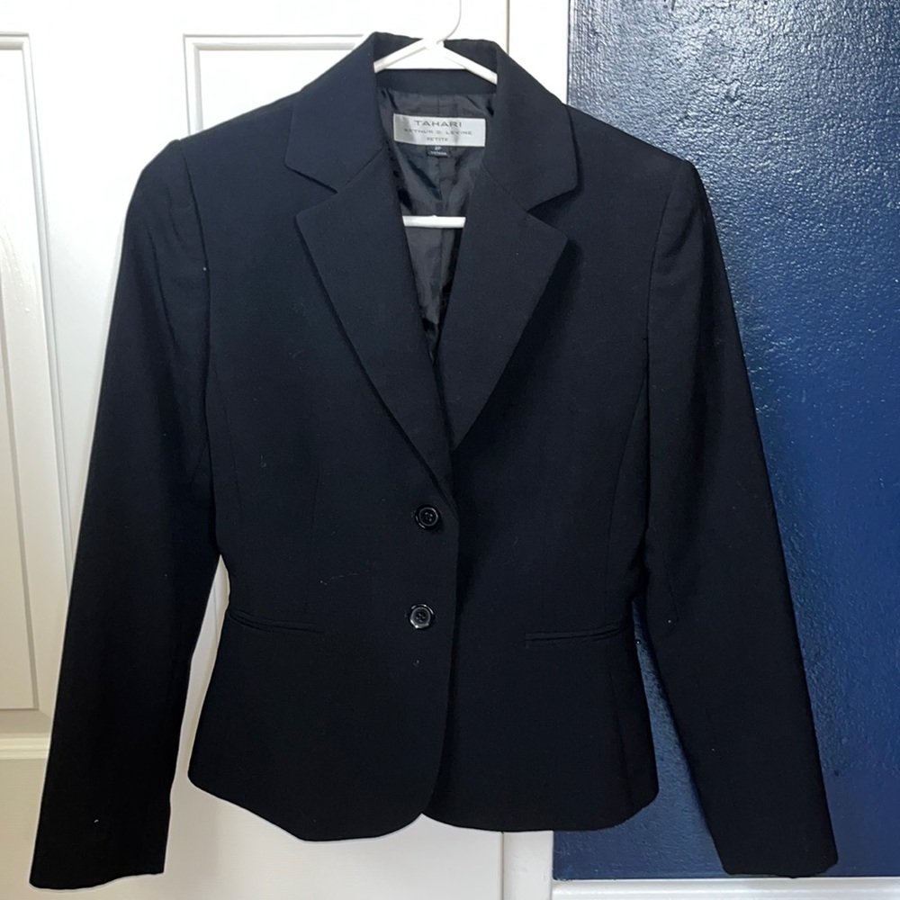 Black Tahari blazer size 2P